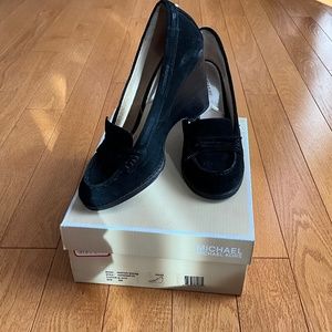 KORS Michael women’s Black suede dress wedges size 8